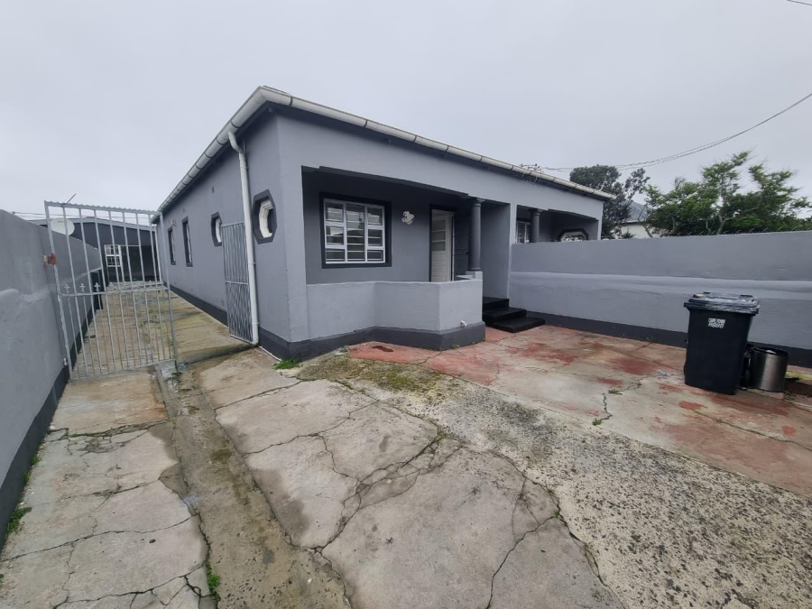 2 Bedroom Property for Sale in Lansdowne Western Cape